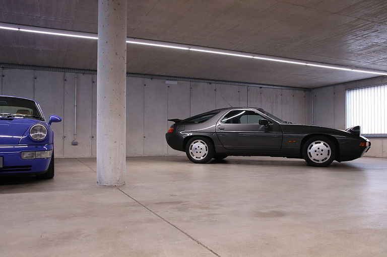 Porsche 928 S4