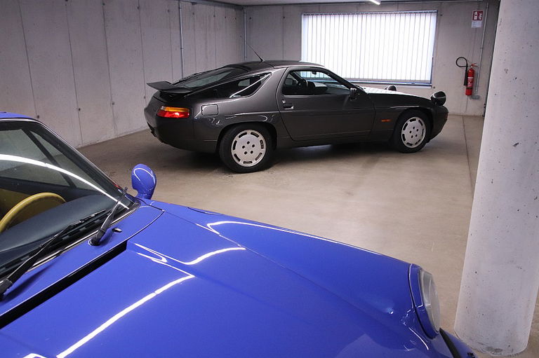 Porsche 928 S4