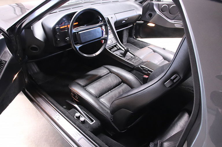 Porsche 928 S4