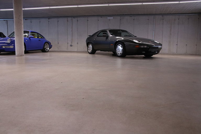 Porsche 928 S4