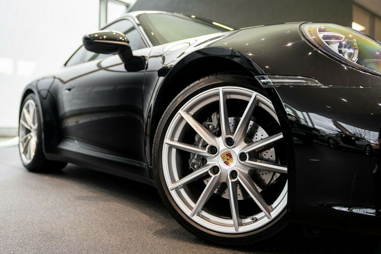 Porsche 992 Carrera
