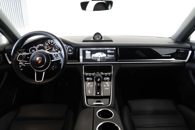 Porsche Panamera 4 E-Hybrid