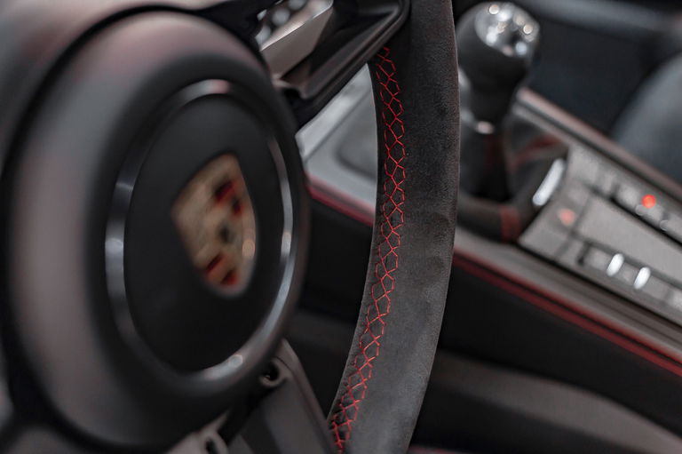 Porsche 718 Cayman GT4