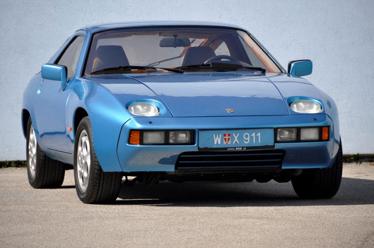 Porsche 928