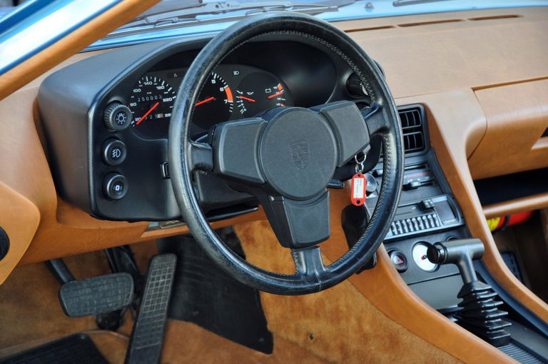Porsche 928