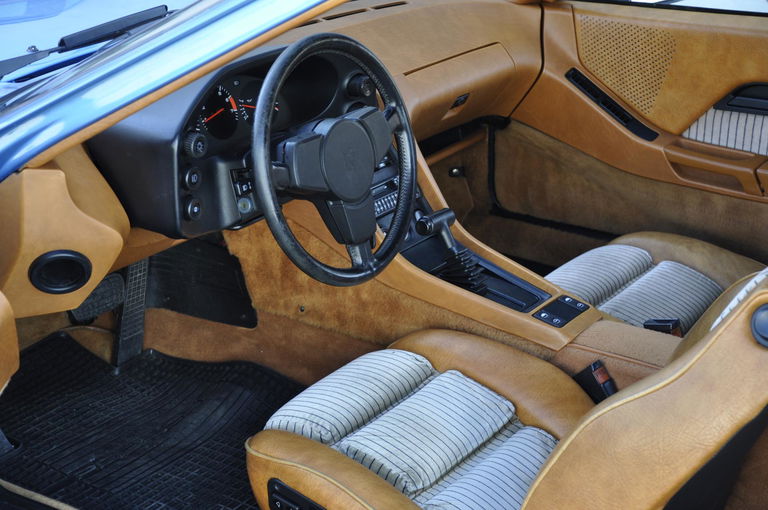 Porsche 928