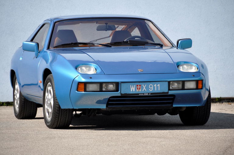 Porsche 928