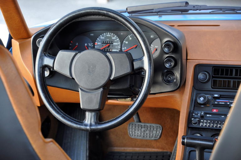 Porsche 928