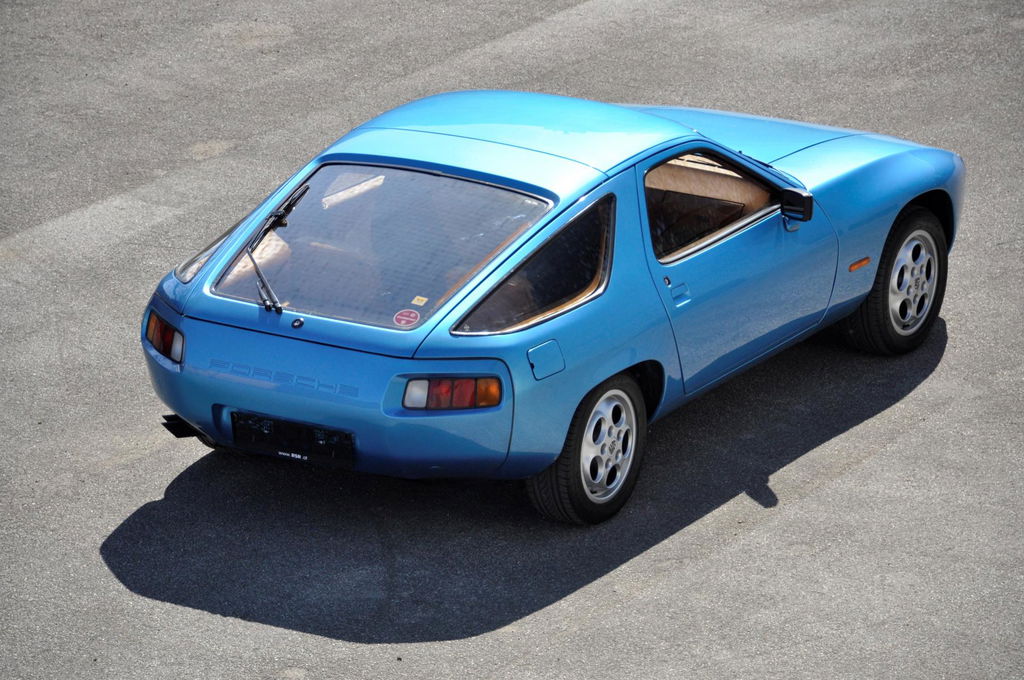 Porsche 928