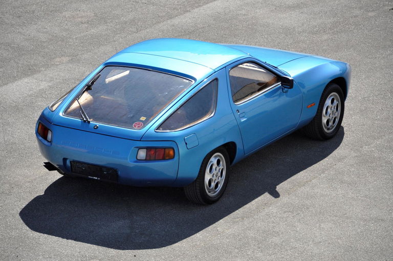 Porsche 928