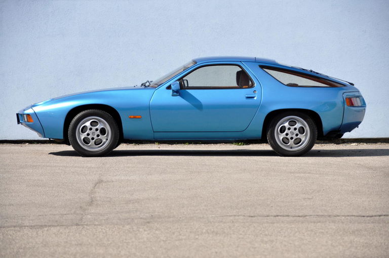 Porsche 928