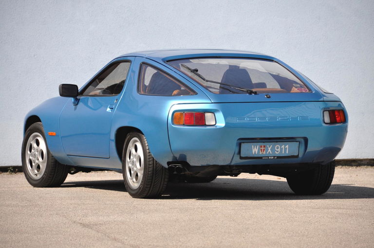 Porsche 928