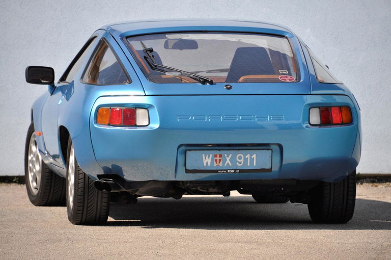 Porsche 928