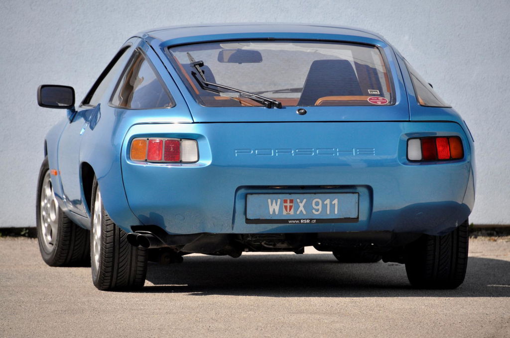 Porsche 928