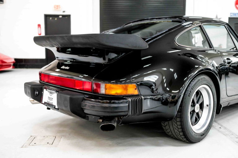 Porsche 911 Turbo 3.3 (US)