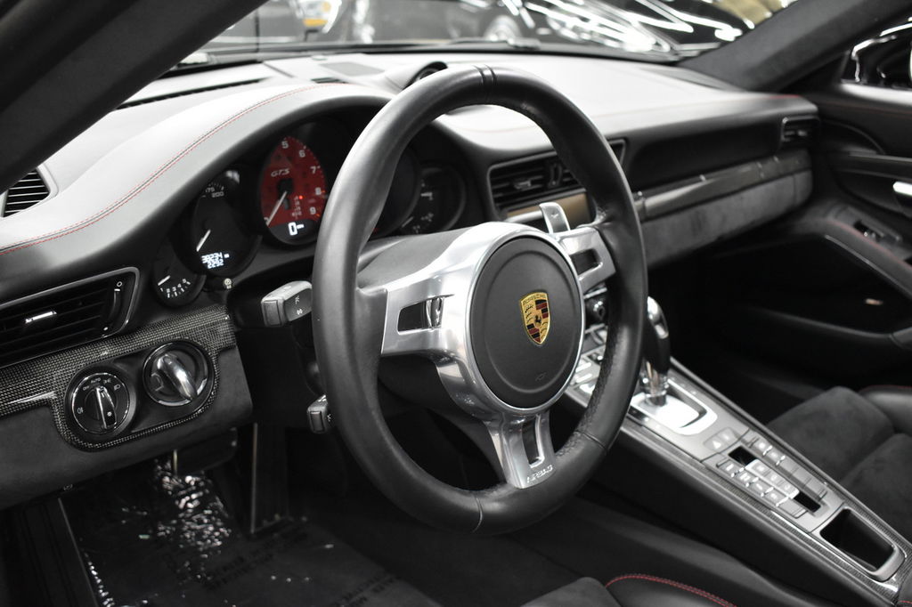 Porsche 991 Carrera 4 GTS