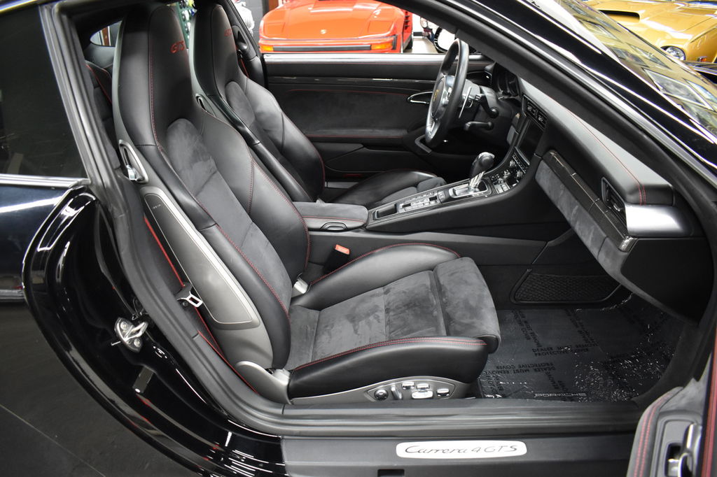 Porsche 991 Carrera 4 GTS