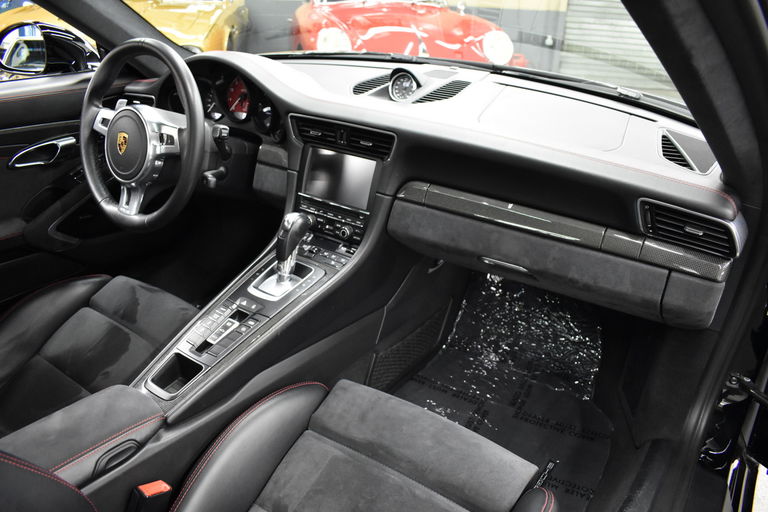 Porsche 991 Carrera 4 GTS