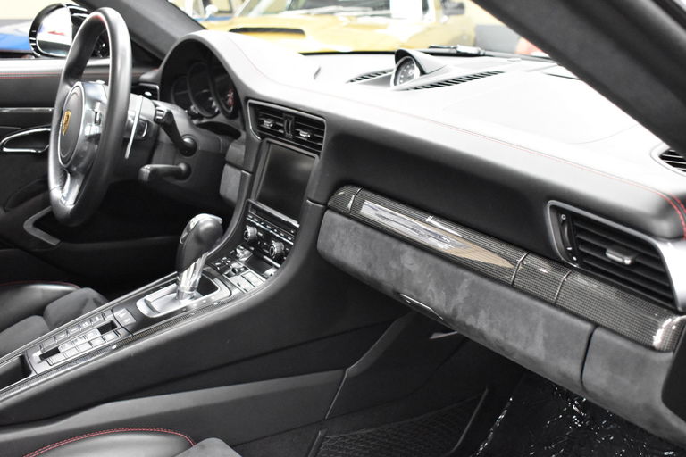 Porsche 991 Carrera 4 GTS