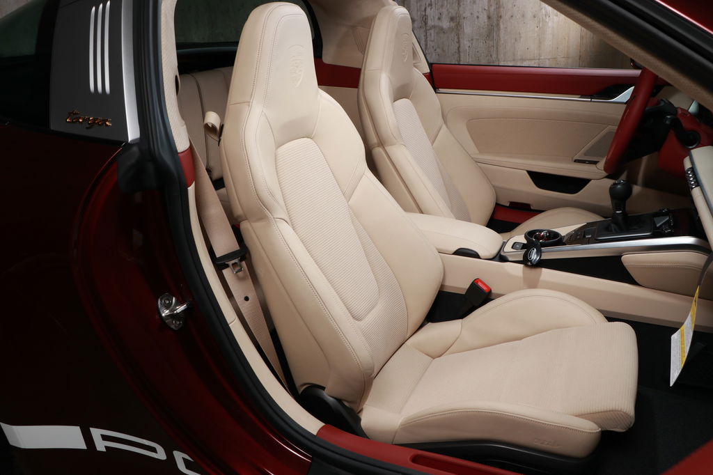 Porsche 992 Heritage Design Edition