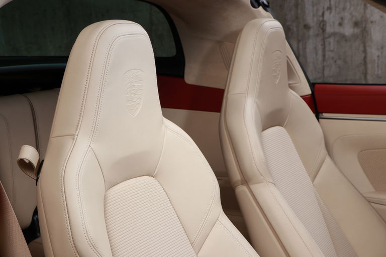 Porsche 992 Heritage Design Edition