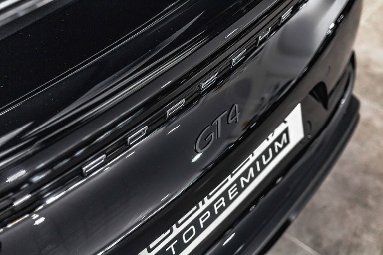 Porsche 718 Cayman GT4