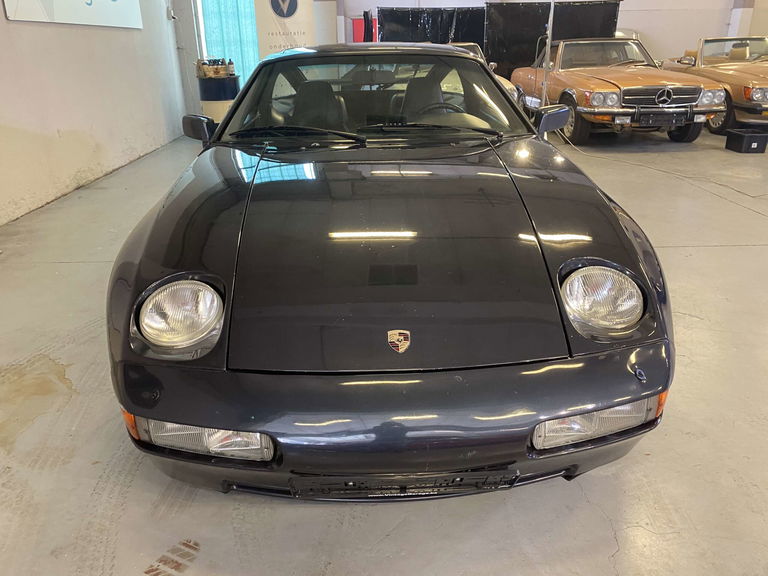 Porsche 928 S4