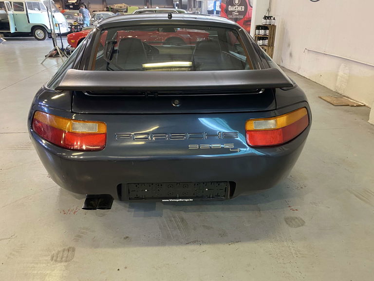 Porsche 928 S4