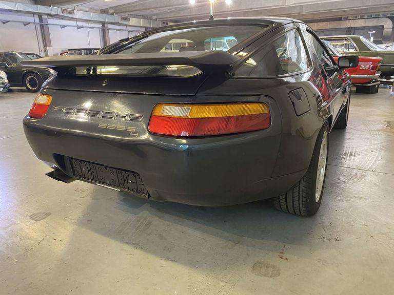 Porsche 928 S4