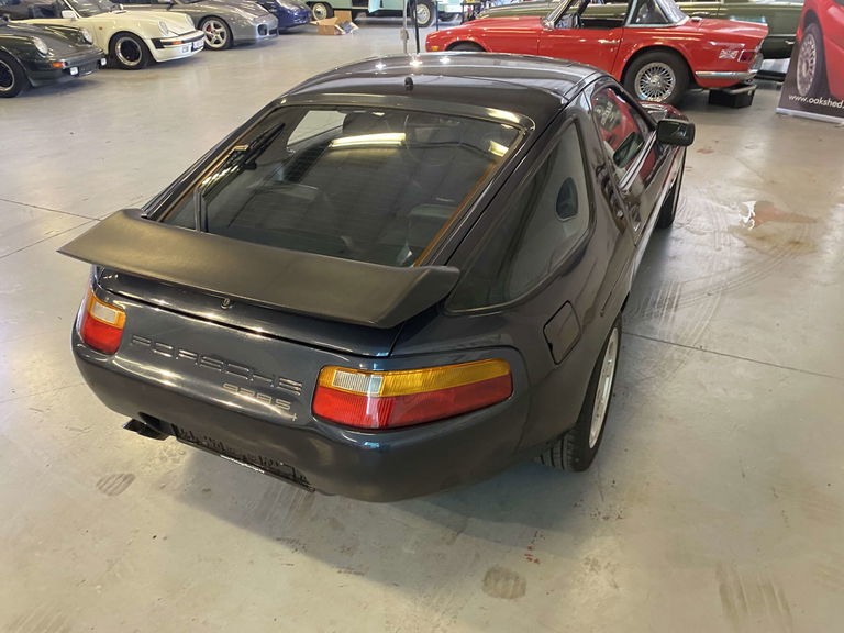 Porsche 928 S4