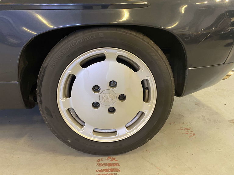 Porsche 928 S4