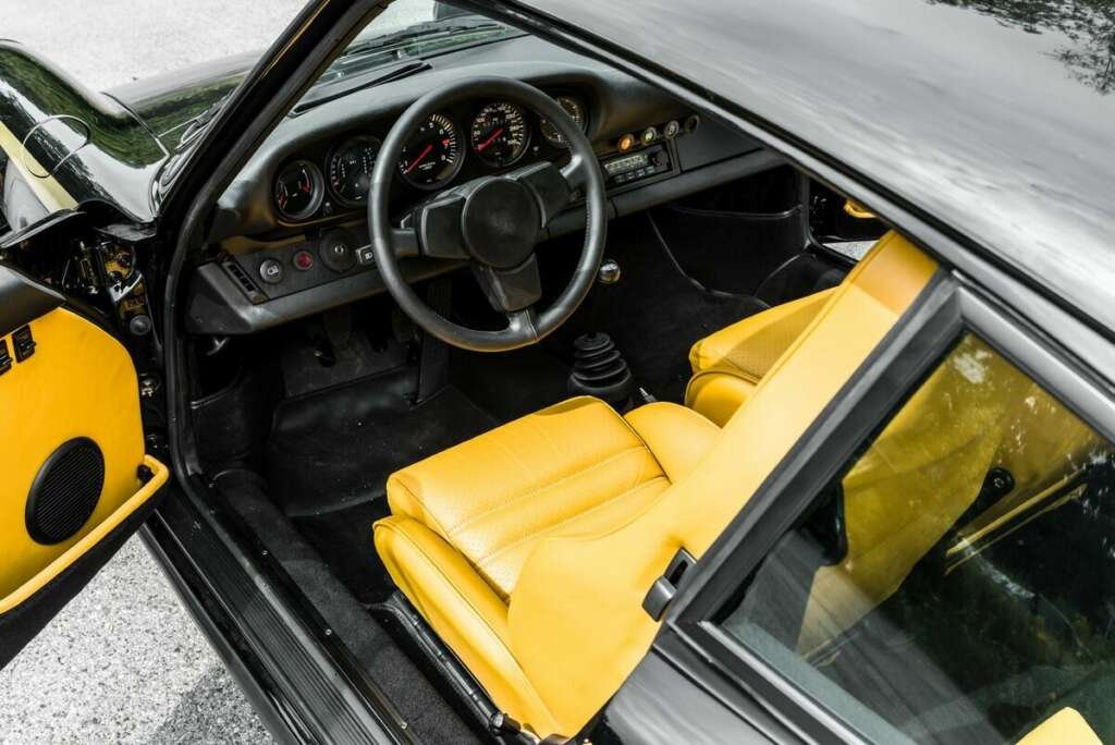 Porsche 911 Turbo 3.0 yellow seats