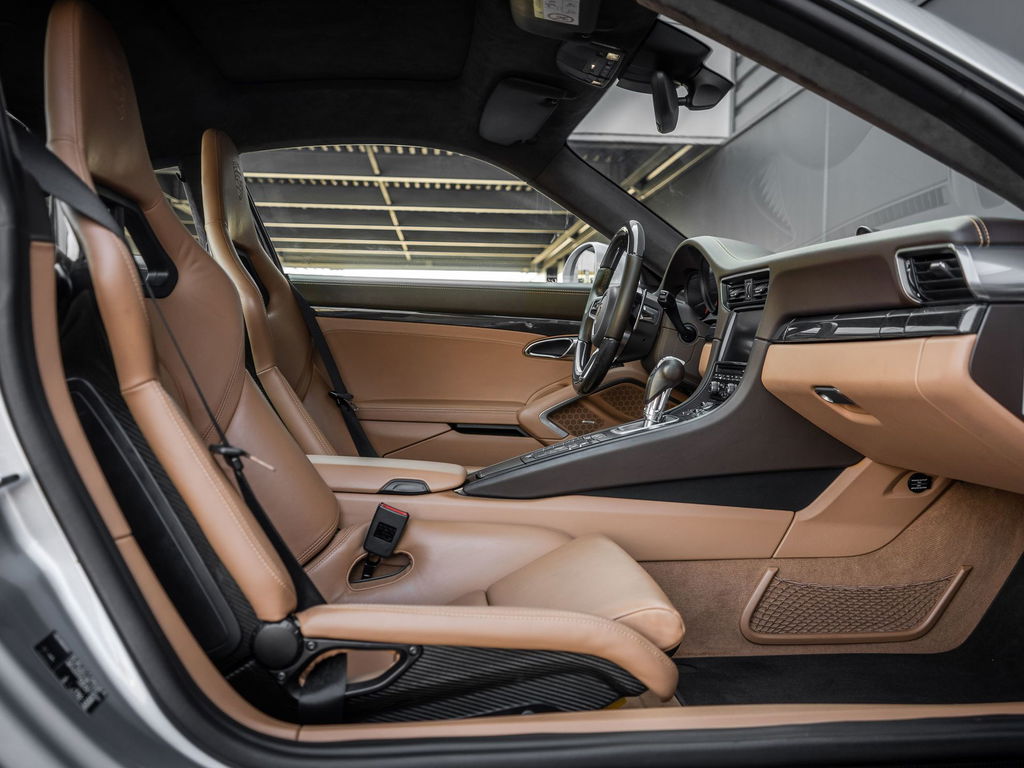 Porsche 991 Carrera GTS