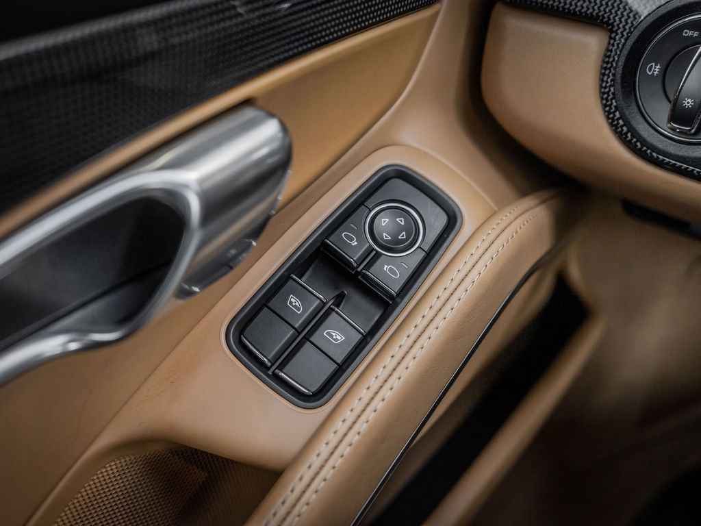 Porsche 991 Carrera GTS