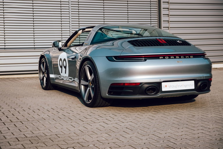 Porsche 992 Heritage Design Edition
