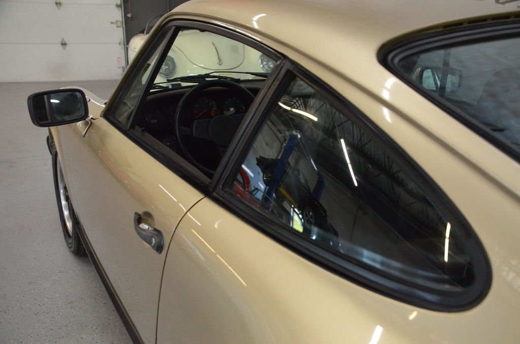 Porsche 911 Carrera 3.2 (US)