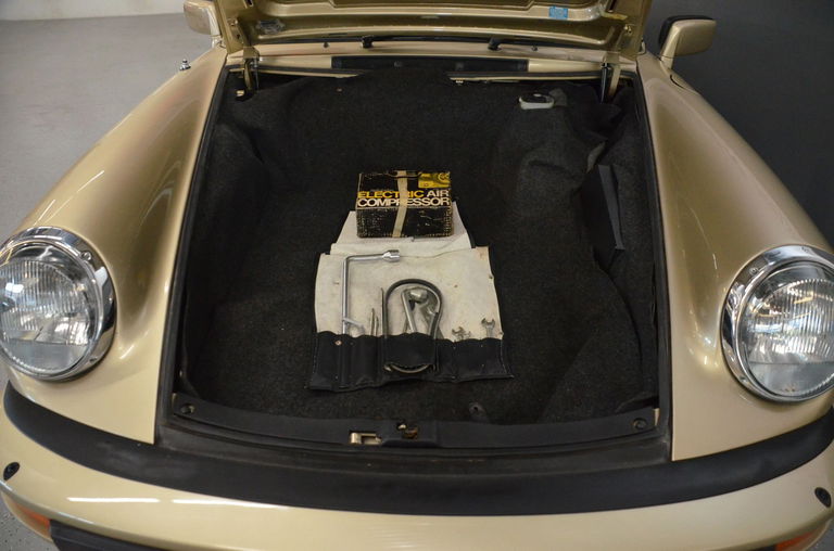 Porsche 911 Carrera 3.2 (US)