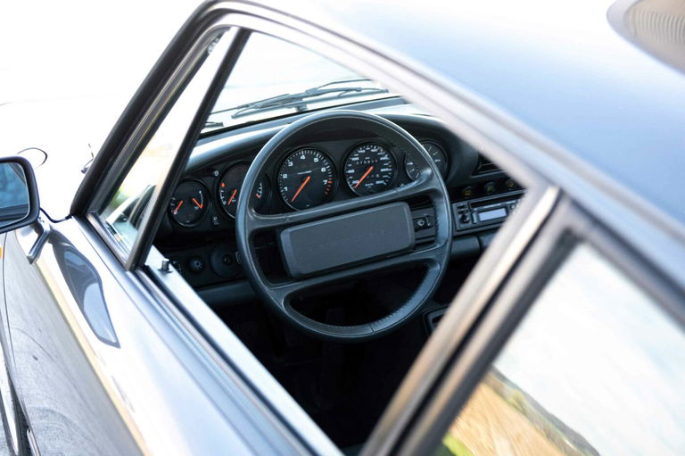 Porsche 964 Carrera 4