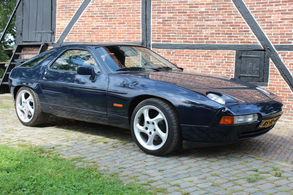 Porsche 928 S4