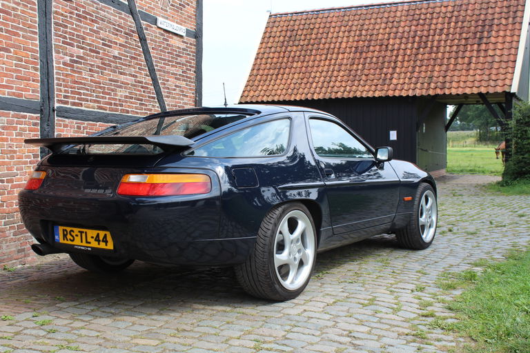 Porsche 928 S4