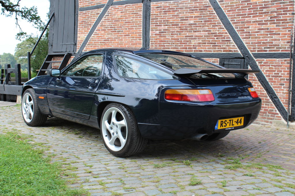 Porsche 928 S4
