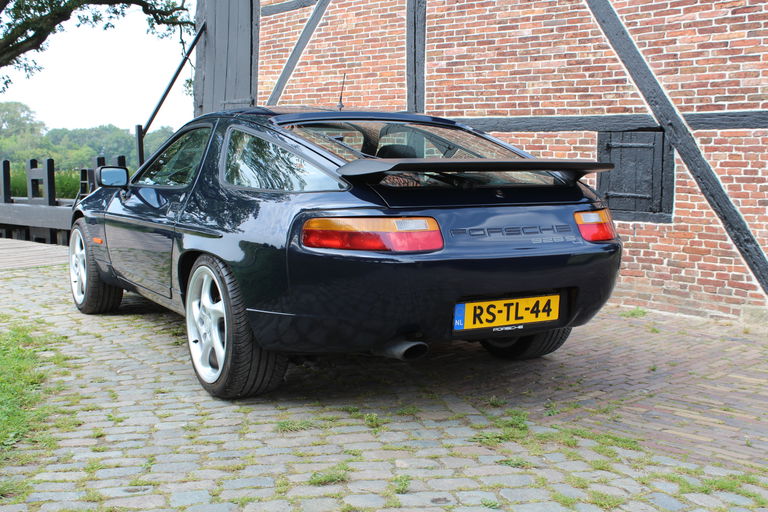 Porsche 928 S4