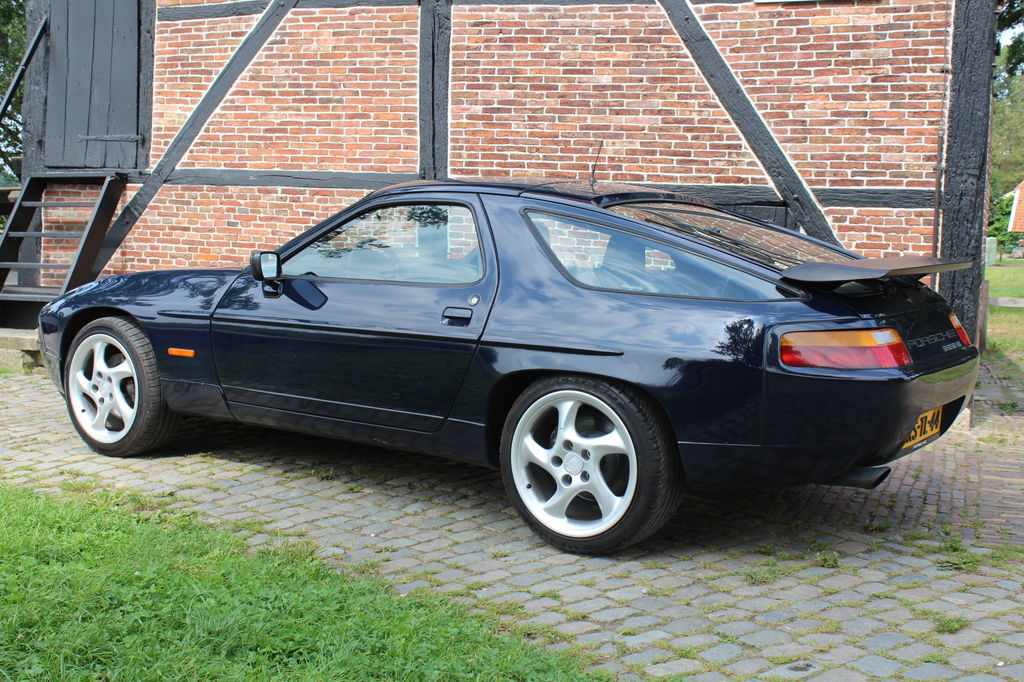 Porsche 928 S4