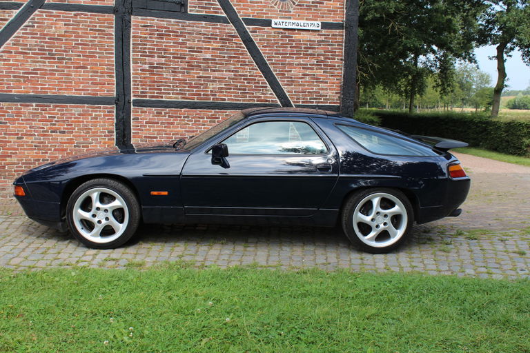 Porsche 928 S4