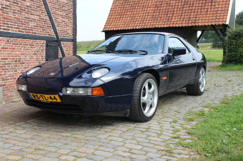 Porsche 928 S4