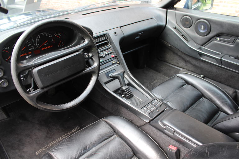 Porsche 928 S4