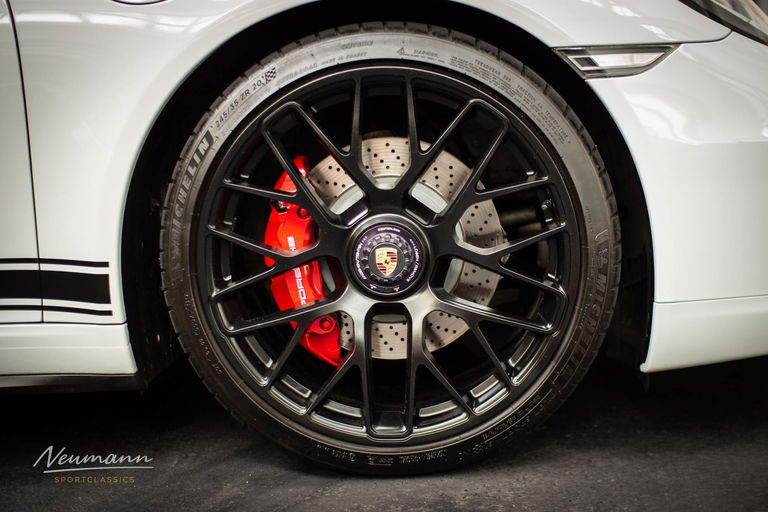 Porsche 991 Carrera GTS