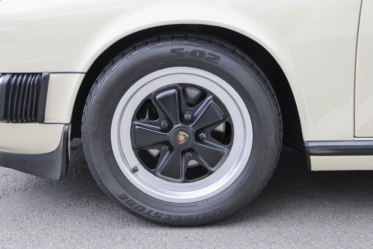 Porsche 911 Carrera 3.2 (US)