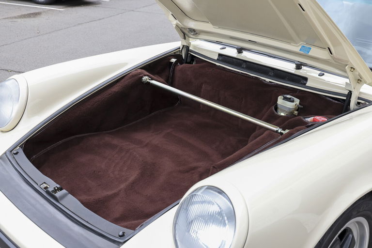 Porsche 911 Carrera 3.2 (US)