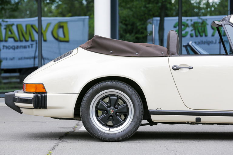 Porsche 911 Carrera 3.2 (US)